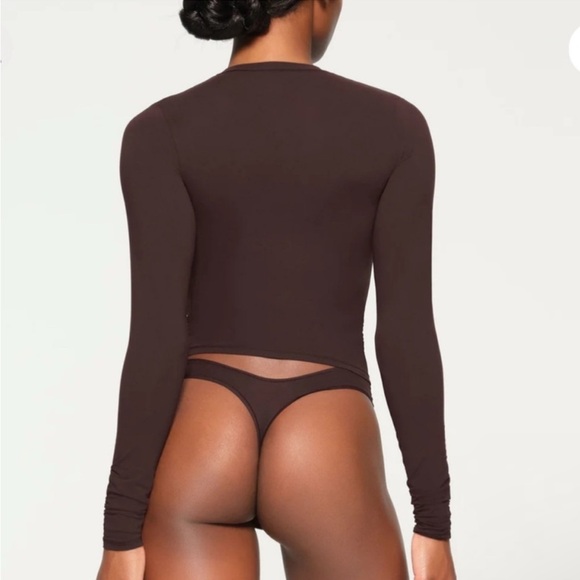 SKIMS Fits Everybody Long Sleeve T shirt espresso expresso brown - Picture 2 of 6